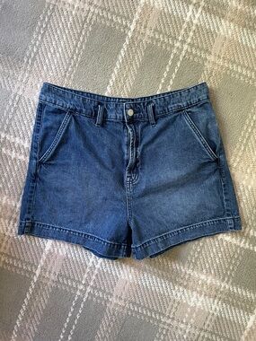 GAP Denim 100% cotton 3.5” dark wash shorts 14